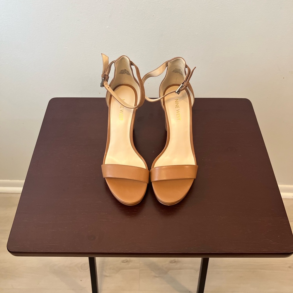 Nine West NW Dempsey Leather and Suede Tan Block Heel Sandals Size 7